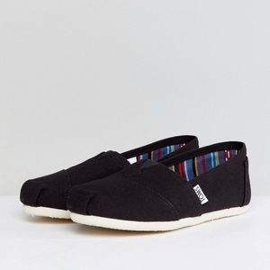 TOMS CLASSIC CANVAS FLAT SHOES